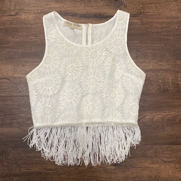 Vintage white florale crop top with fringe sz L but fits a size 4-6 - Picture 4 of 7